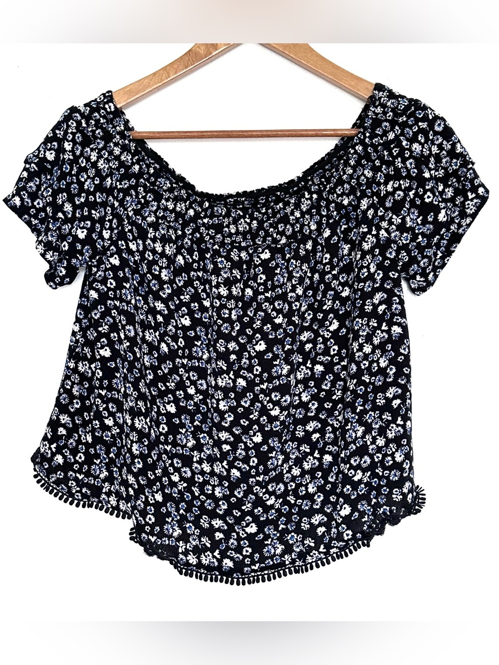 Rewind Crop Top Women’s Large Black Floral Short Sleeve Pullover Shirt